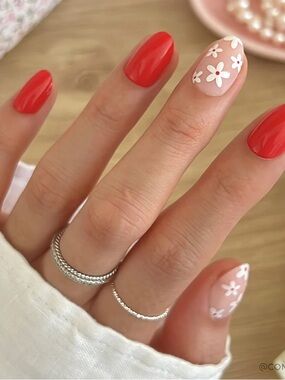 (NWT & In Box) GLAMNETIC “Red Blossom” Press-on Nail Kit